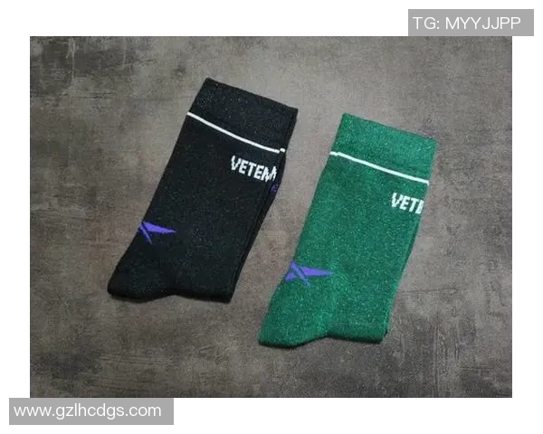 足球明星同款袜子热销 揭秘球场外时尚潮流新风向